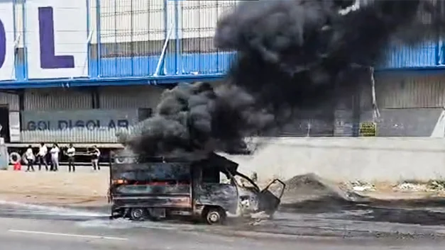 Burning tempo on ahmedabad mumbai highway near smiten chocolate factory