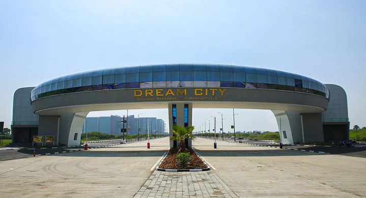 Top Upcoming Mega Projects Transforming Surat’s Future 9 Diamond research and mercantile city 1