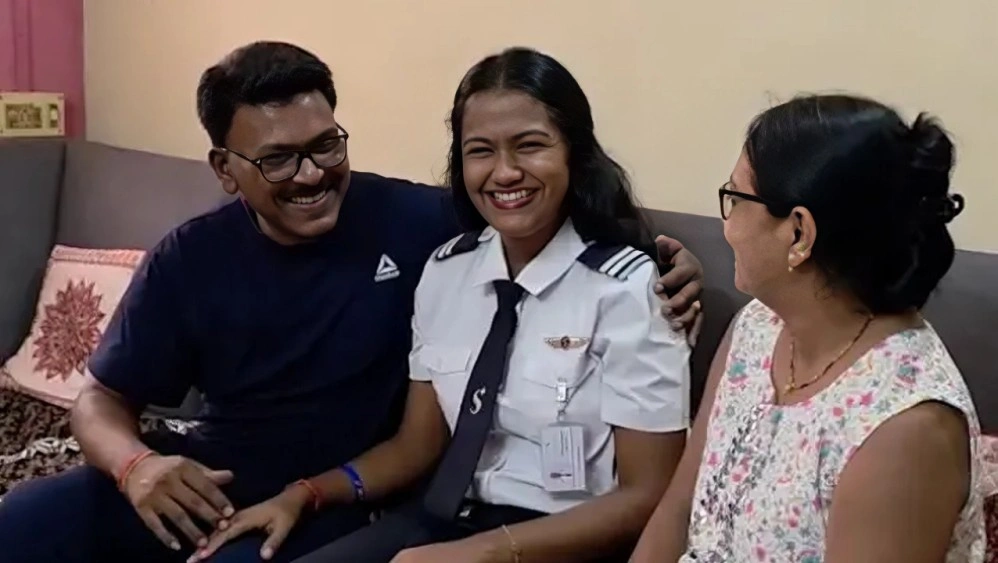 Pardi’s First Woman Pilot Krishna Prajapati Soars High, Becomes Pride Of South Gujarat Pardi’s first woman pilot krishna prajapati