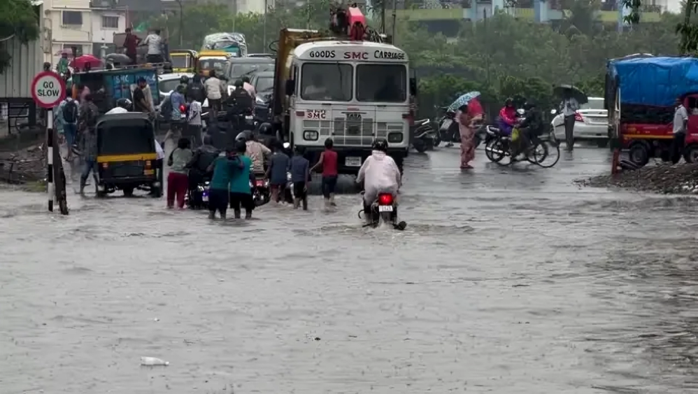 Surat Heavy Rain Causes Waterlogging Across City, Nh-48 Traffic Hit; Farmers Get Monsoon Relief Surat heavy rain causes waterlogging across city