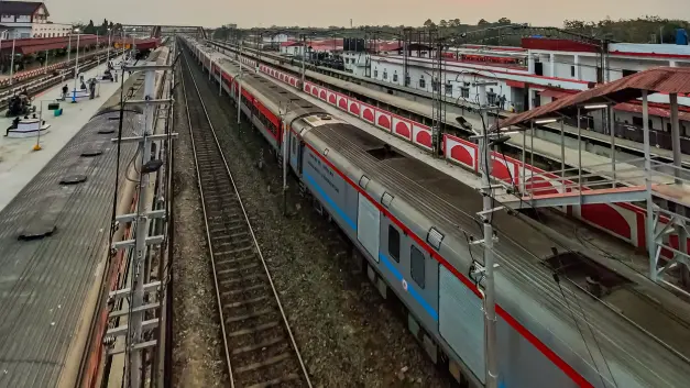 Ahmedabad Rajdhani Express Vendors Fined ₹1 Lakh Each After Passenger Complaints Ahmedabad rajdhani express vendors fined
