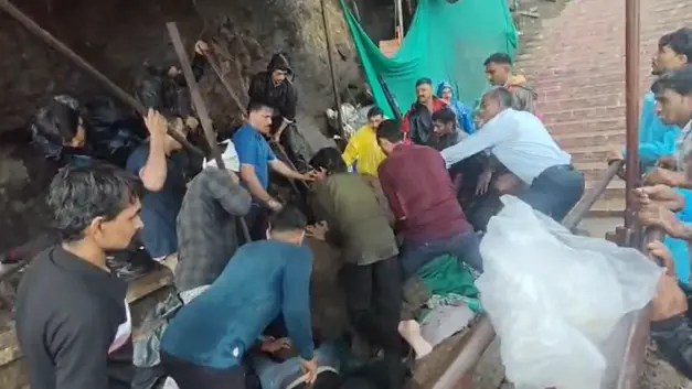 Pavagadh Landslide Tragedy: Two Pilgrims Killed, Five Injured After Heavy Rainfall Pavagadh landslide tragedy