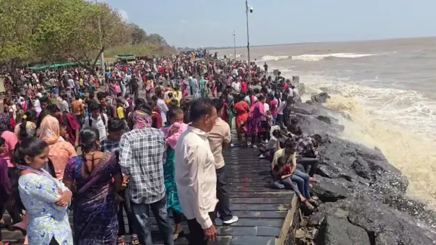 Valsad Tithal Beach Witnesses Huge Rush On Somvati Amavasya Amid Rough Sea Conditions Valsad tithal beach witnesses huge rush on somvati amavasya