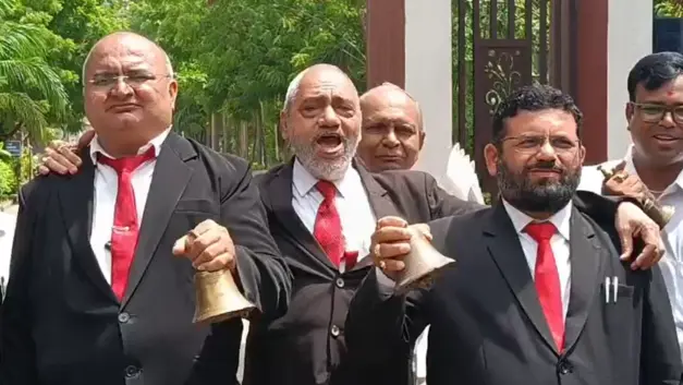 Vadodara Lawyers Strike Enters Third Day, Advocates Hold Bell-Ringing Protest Vadodara lawyers strike
