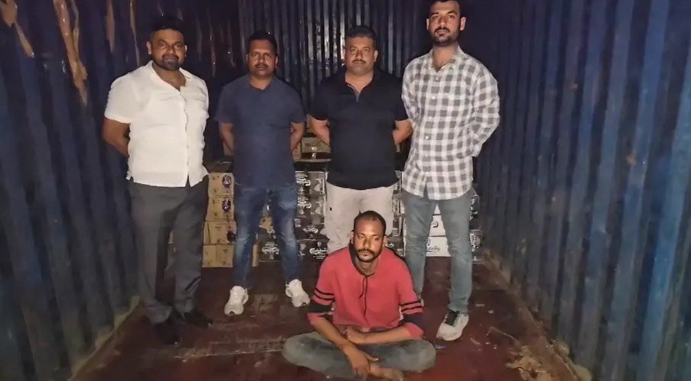 Navsari Lcb Seizes Indian-Made Foreign Liquor Worth ₹28.22 Lakh, One Arrested Navsari lcb seizes indian-made foreign liquor worth ₹28. 22 lakh, one arrested