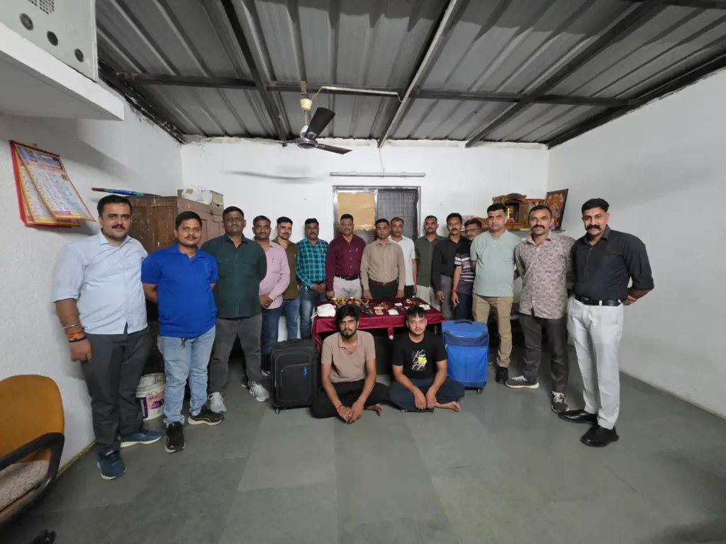 Vadodara Railway Police Arrest 2 In House Burglary Case, Seize Property Worth ₹19.12 Lakh Vadodara railway police arrest 2 in house burglary case, seize property worth ₹19. 12 lakh
